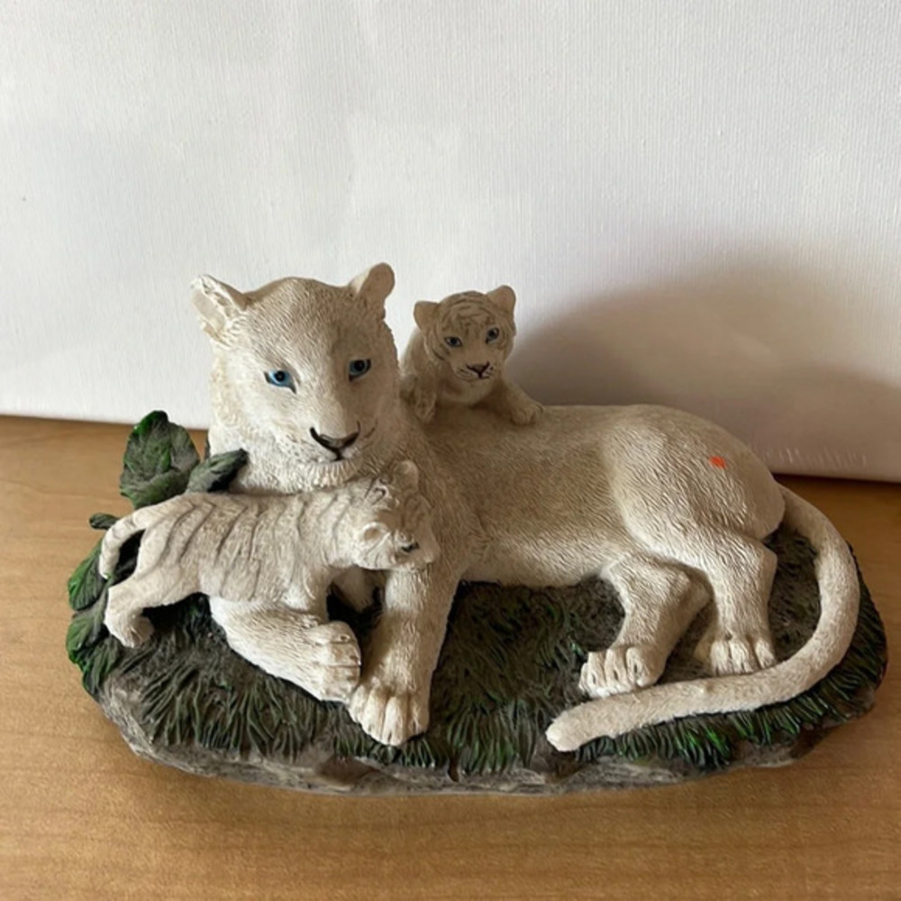 Sitarra hand detailed original sculpture from MGM sculpture